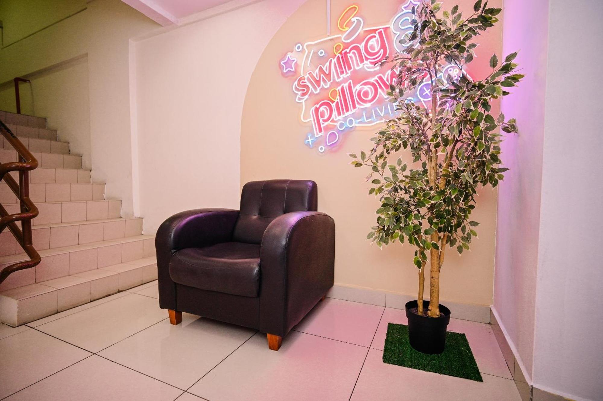 Swing & Pillows - Kl Sri Petaling — Photos 1